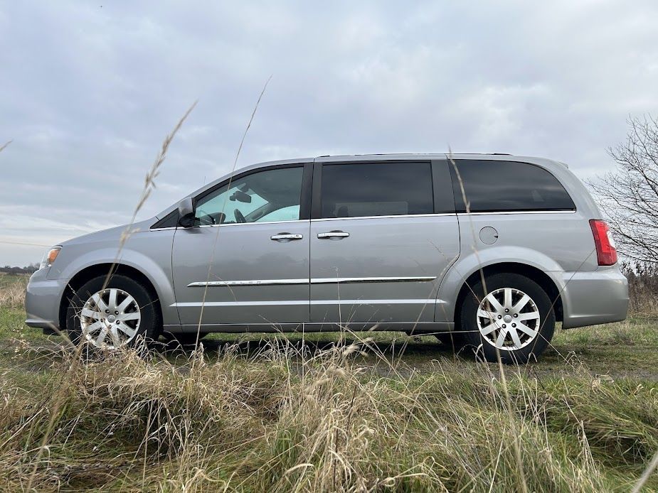 Chrysler Town & Country Podgrzewane fotele i kierownica. Wszystko jak nowe.