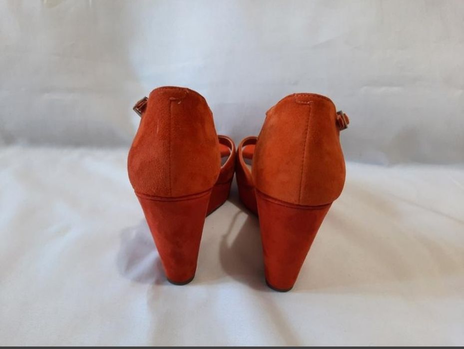 Босоніжки замшеві Clarks оригінал 
В ідеальному стані!