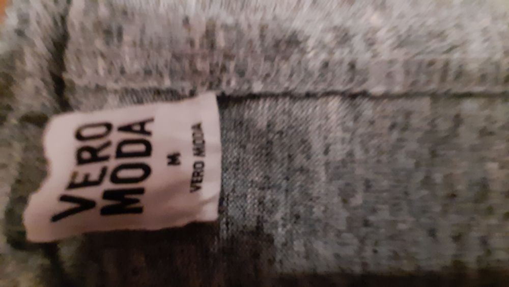 Niezapinany długi lekki sweterek z ŕękawem 3/4