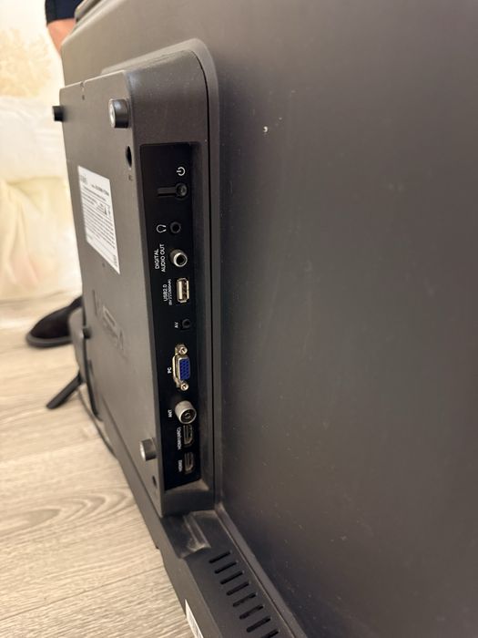 Продам телевизор Bravis 32” (без смарт тв)