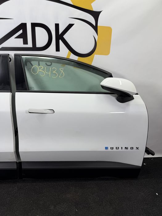 Дверка передня права задня права на Chevrolet Equinox EV