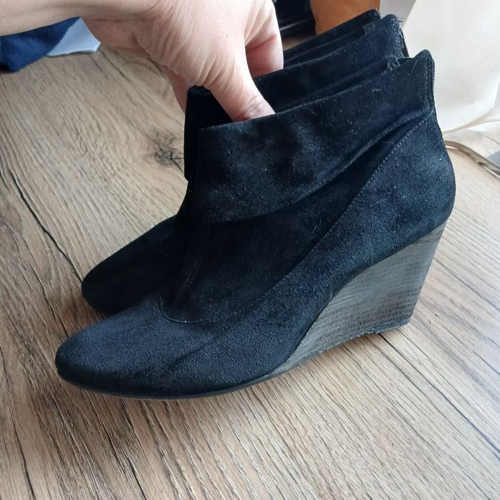 Черевички замшеві чорні.