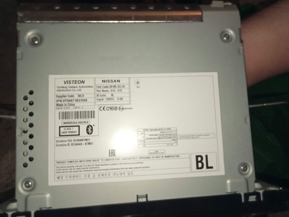 Radio Nissan z ramką