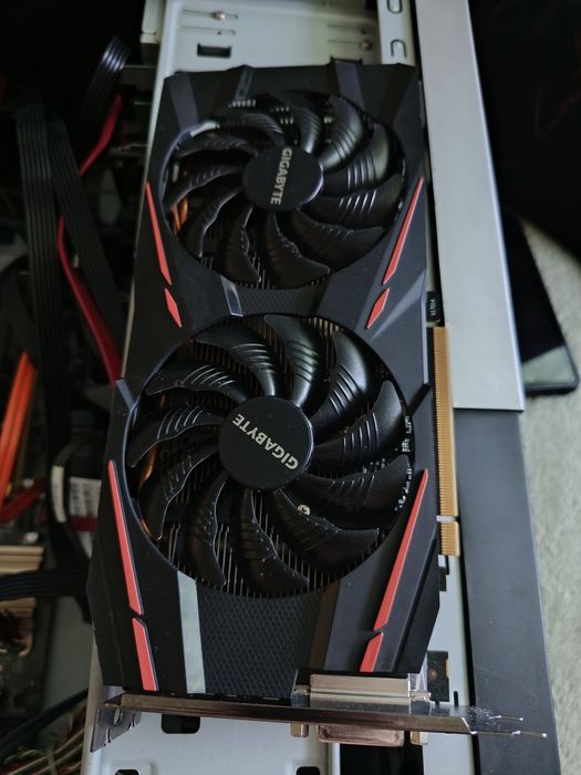 Radeon RX 570 4GB (Samsung Memory) — Холодна