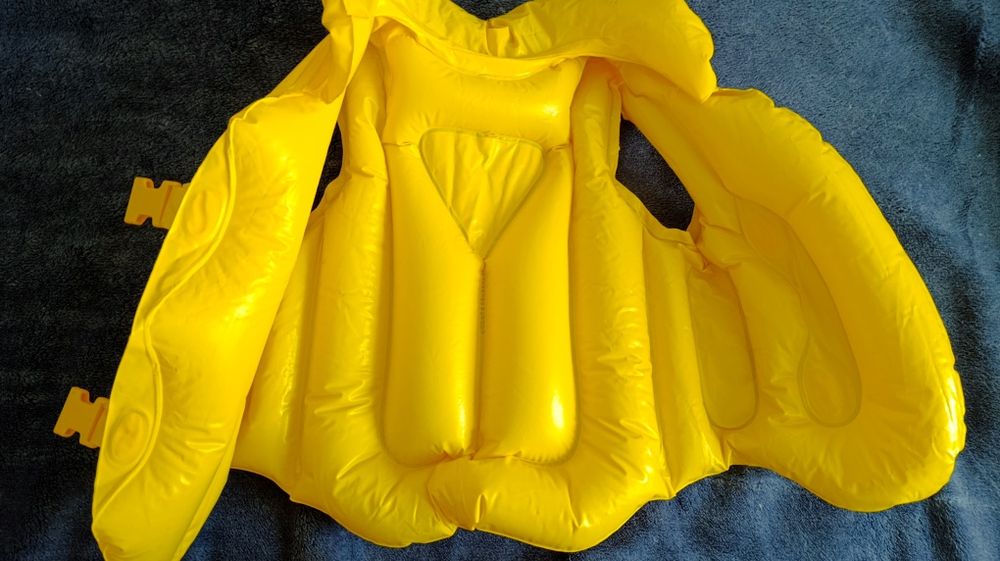 Надувной жилет детский