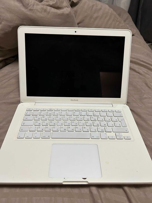 MacBook White Unibody A1342