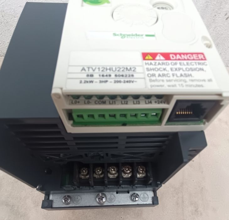 Variador Telemecanique ATV12HU22M2