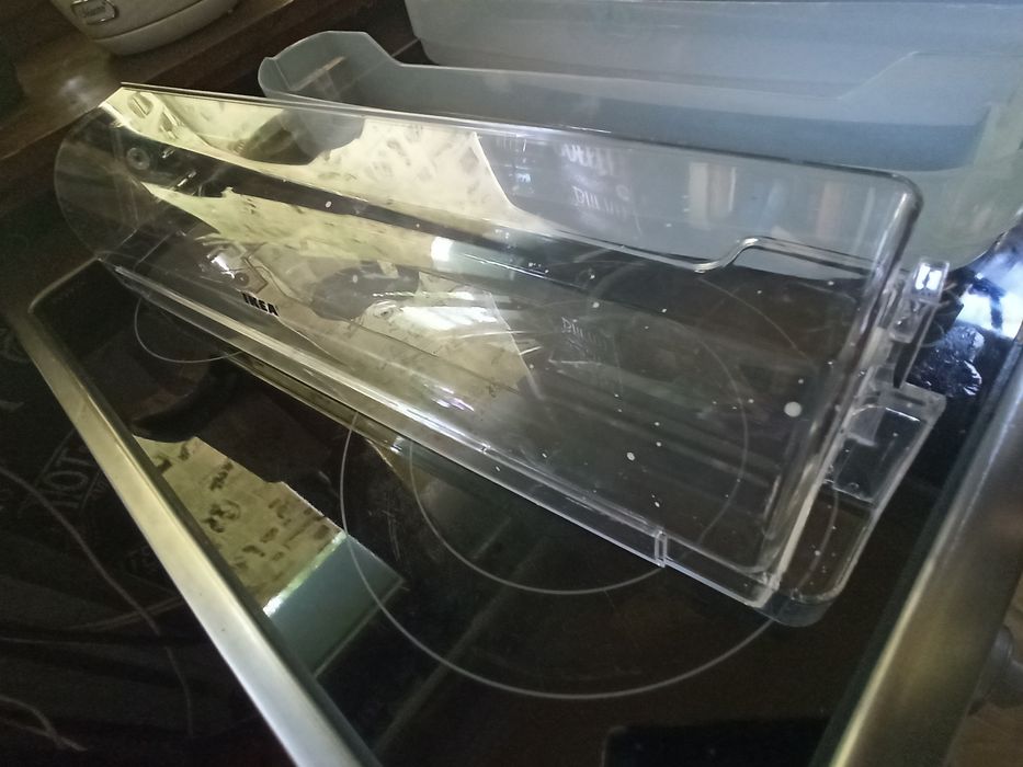 Koszyki balkoniki półki do węższej lodówki Whirlpool s