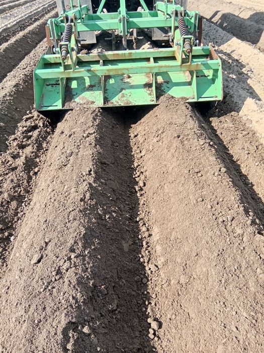 Гребнеутворювач окучник формовніца