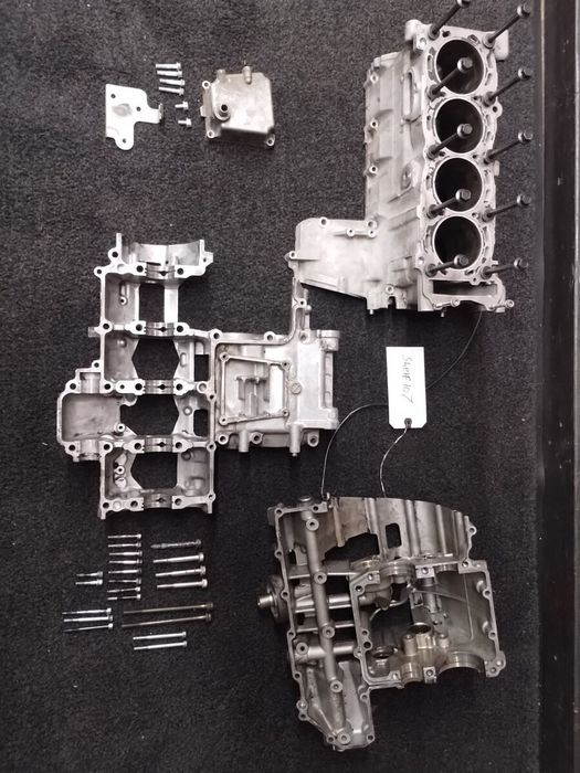 Muito matetial Gsxr 1000  K1