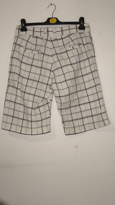 Calças e calções usados