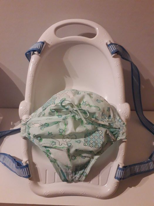 Nenuco com cadeira de transporte