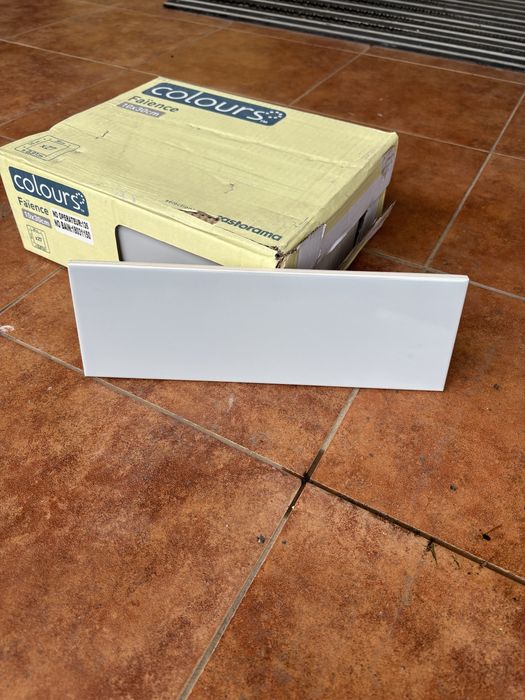 Płytka ścienna szara, półpołysk 10x30 cm. Castorama