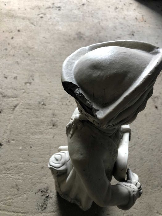 Selling a beautiful figurine64752019916161121