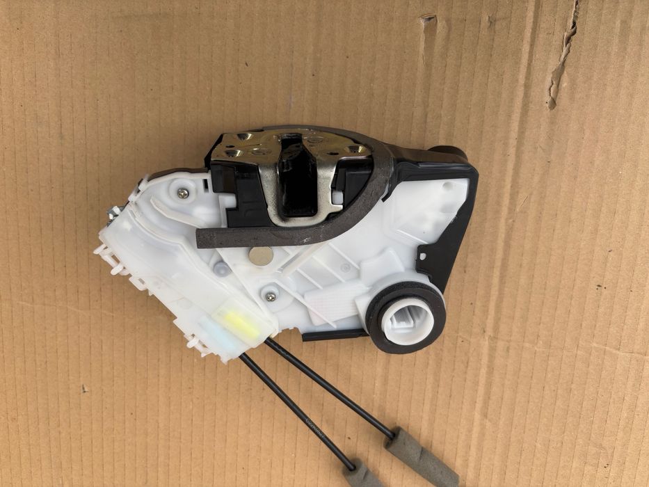 Zamek drzwi lewy przód Toyota Aygo X