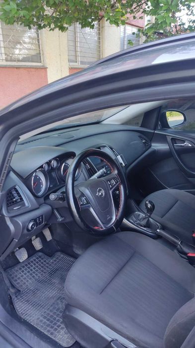 Opel Astra J 2012 року