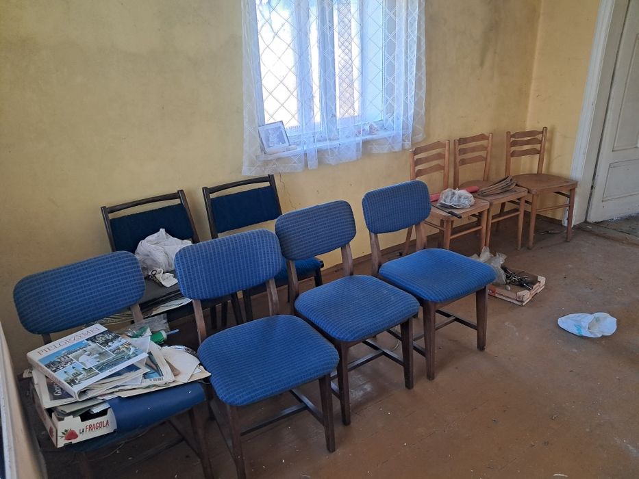 Krzesła niebieskie solidne