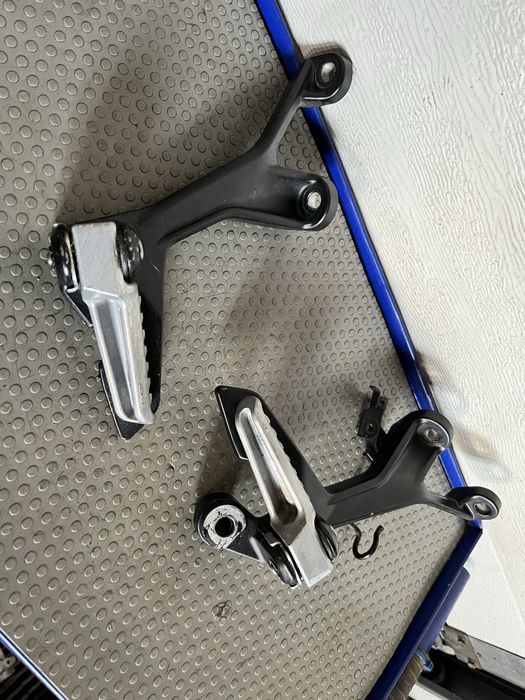 Podnózki pasazera kawasaki ninja 400 125