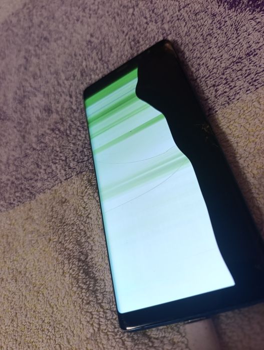 На запчасти телефоны: Samsung, Redmi, Fly; фотоаппарат Samsung