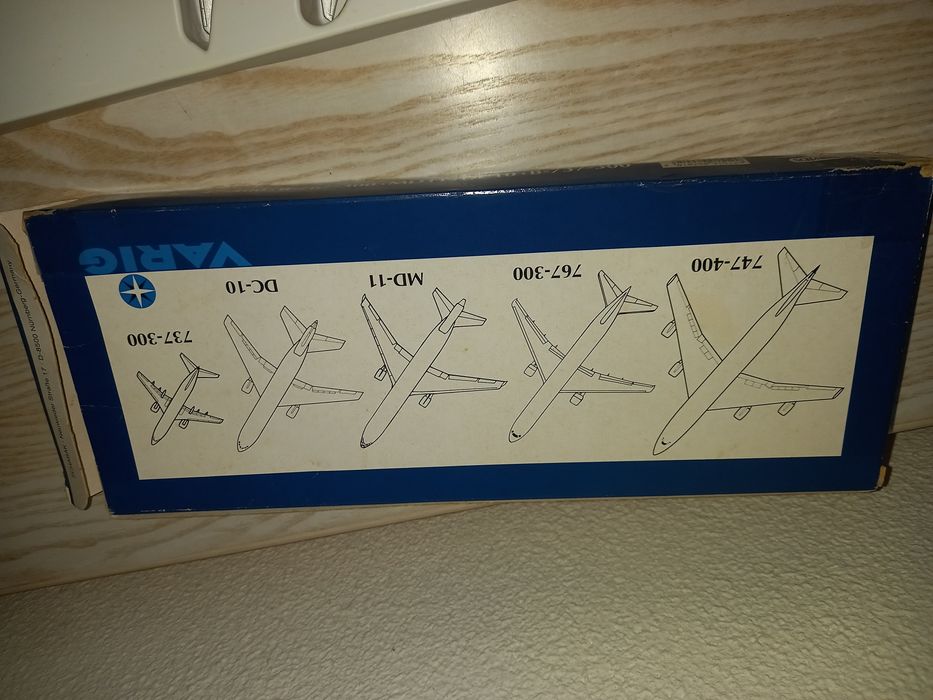 Caixa com 5 aviões miniatura,da Varig.