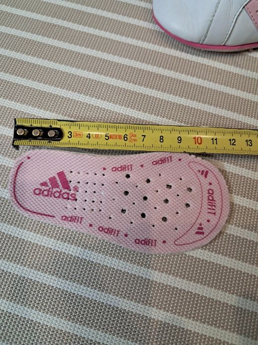 Adidas пінетки ,made in Indonesia.