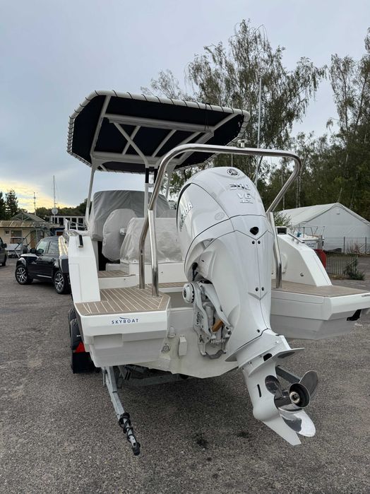 Jacht motorowy WINDY SR 28 CC