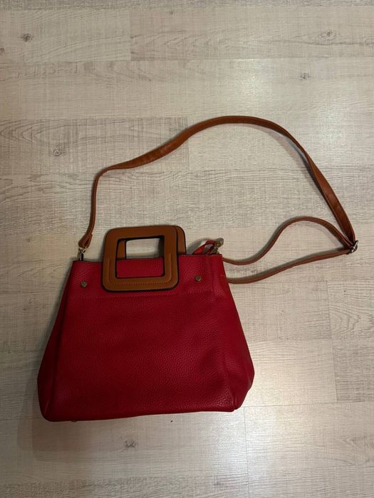 Нова сумочка червоного кольору