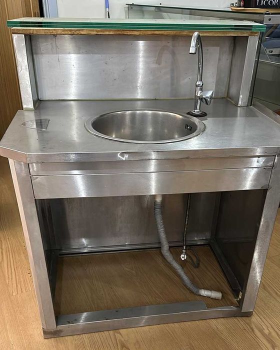 Vende-se móvel lava-mãos em inox ideal para talhos, cafés, pastelarias, snack-bares, restaurantes ou zonas de preparação alimentar.