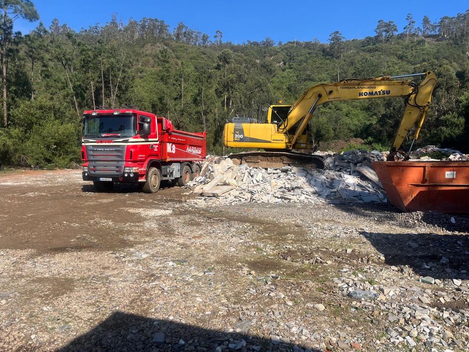 Serviços de maquina e camiao