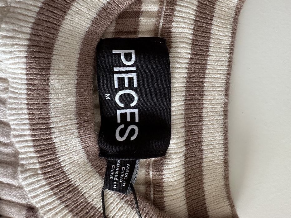 Sweter w paski Pieces Rozmiar M/38