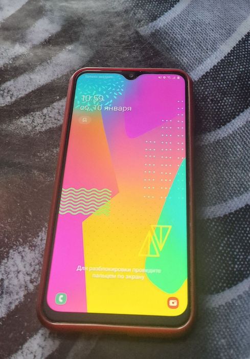 Мобільний телефон Samsung Galaxy M20 4/64GB