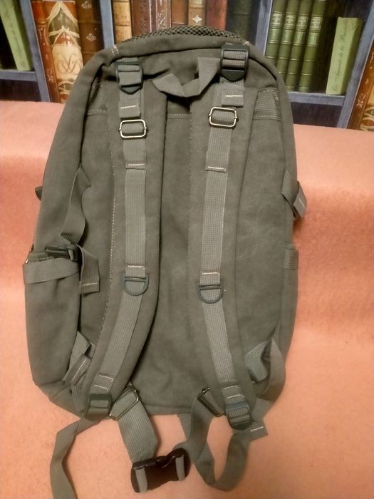 Продам рюкзак для школи , ноутбука