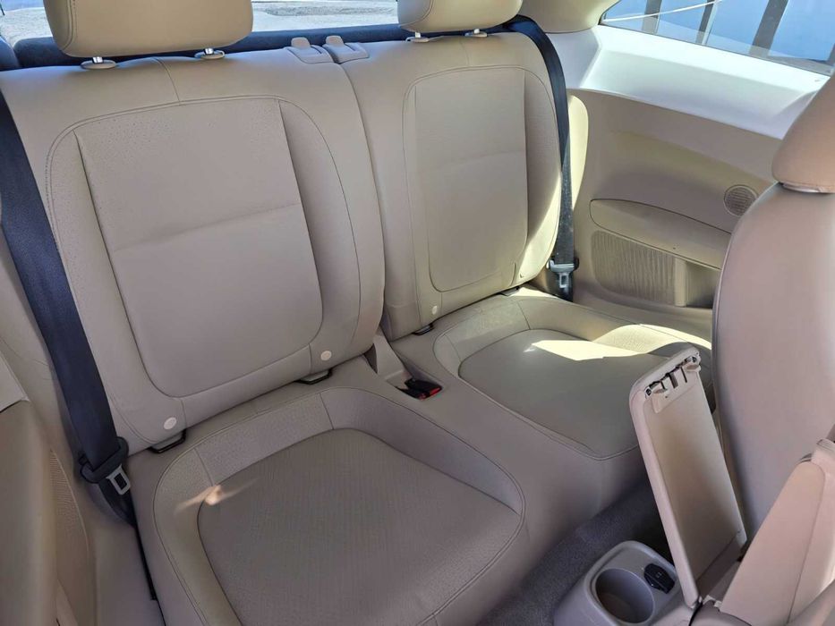 Volkswagen Beetle SE      2016