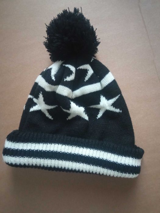 Czapka czarno biała terranova