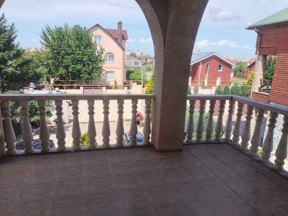 Продам шикарний будинок у Лісках 230кв.м