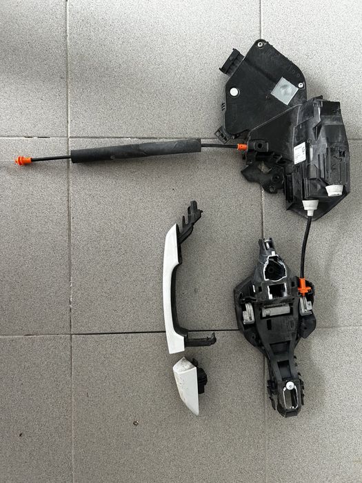 Fechadura Porta Traseira Direita Jaguar XE X760