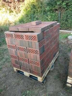 Cegła klinkierowa cieniowana.