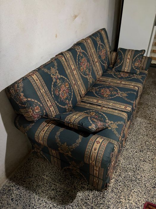 Sofá-cama de 3 lugares em bom estado