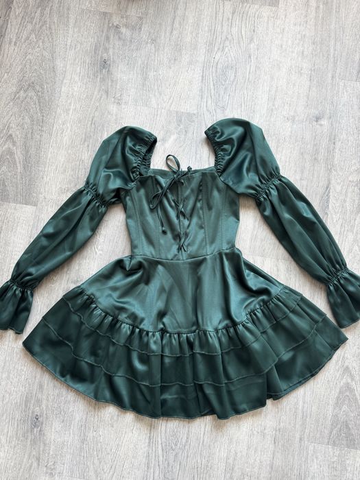 Корсетна сукня з королівського атласу