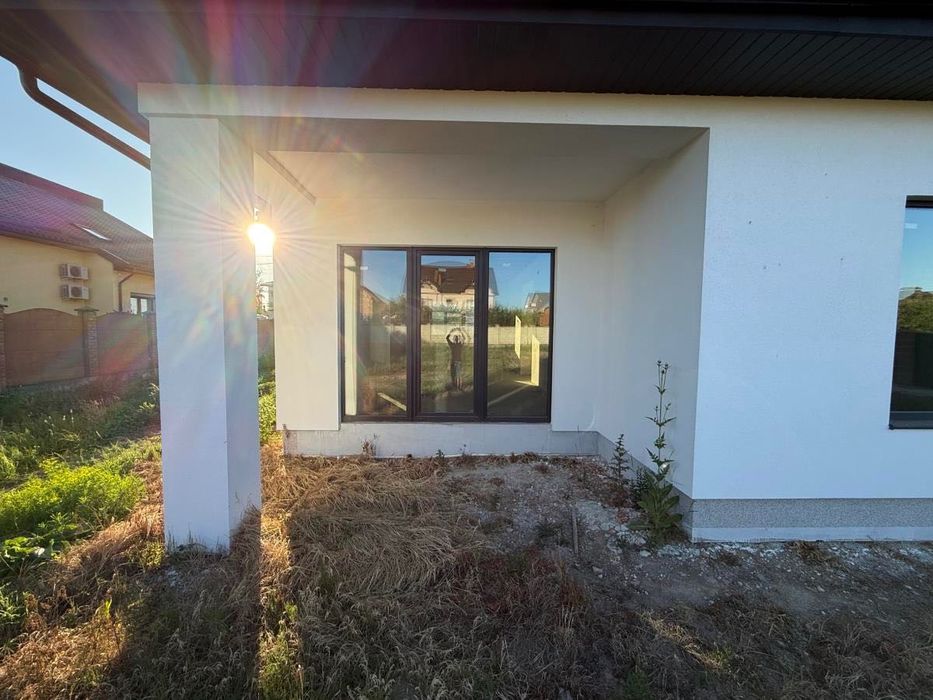 Красивий якісний будинок з великою земельною ділянкою