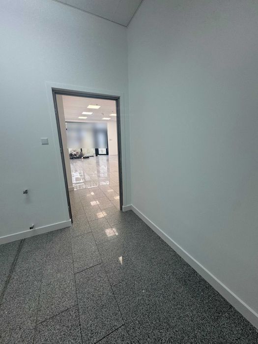 Lokal z witryną na działaność handlowo-usługową, biurową