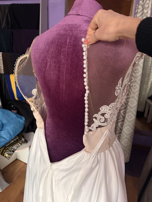 Весільна сукня біла