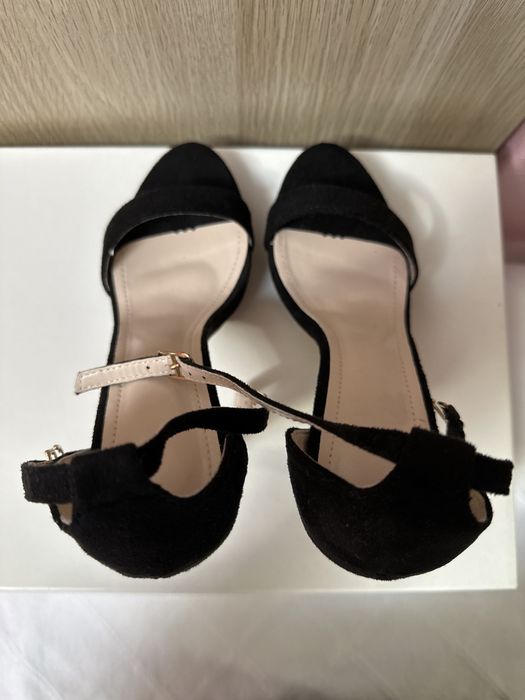 Sandalias Altas Pretas 37 (novas)