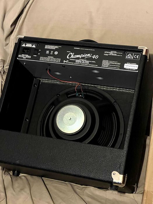 Fender Champion 40W + pedal Footswitch Fender