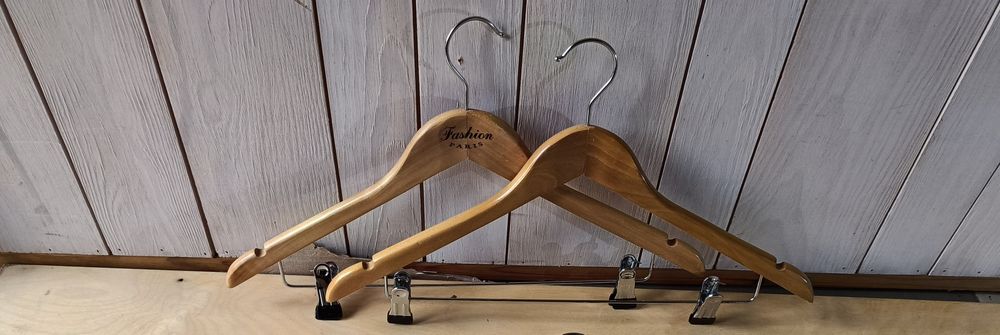 Продам деревянный тремпель (плечики), с прищепкой