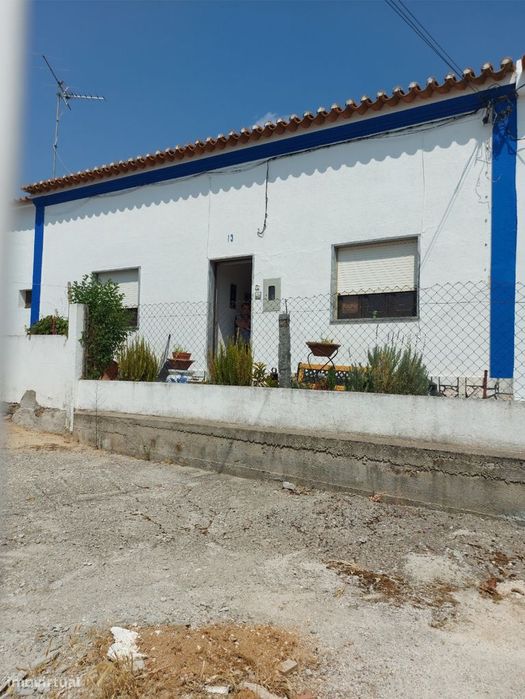 Moradia geminada T2 - Falcoeiras