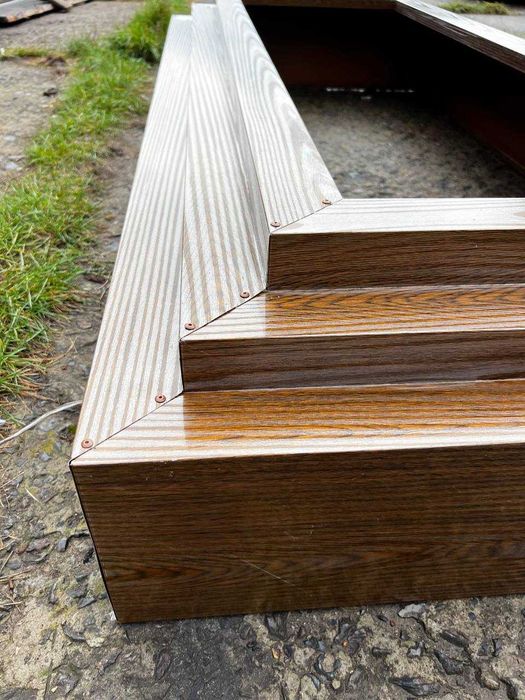 Надгробок металевий