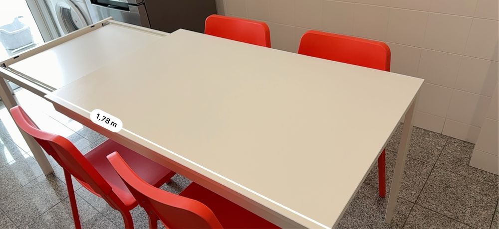 Mesa ikea Refeicao extenssivel  + 4 cadeiras