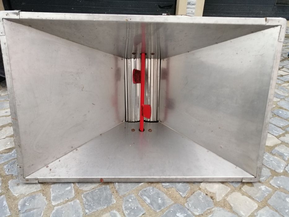 Esmagador de uvas eléctrico
