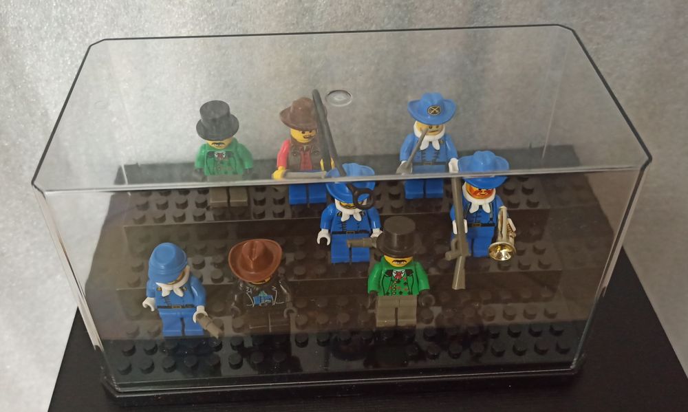 Ekspozytor na minifigurka LEGO gablotka